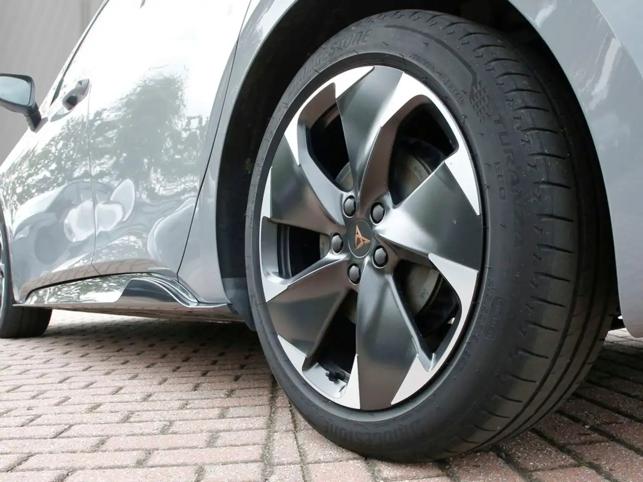 CUPRA Born 170KW e-Boost electric 19" Wired & Wireless App... — معرض صور السيارة 5