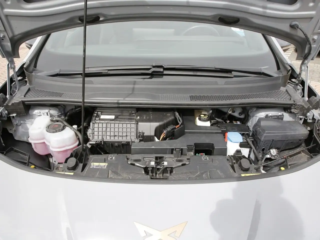 CUPRA Born 170KW e-Boost electric 19" Wired & Wireless App... — معرض صور السيارة 7
