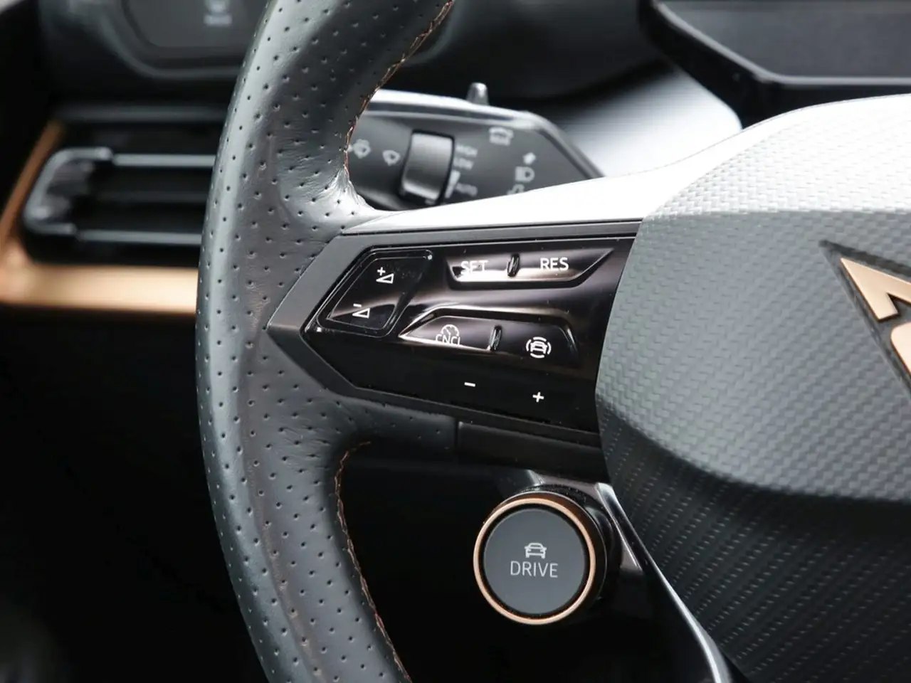 CUPRA Born 170KW e-Boost electric 19" Wired & Wireless App... — معرض صور السيارة 17