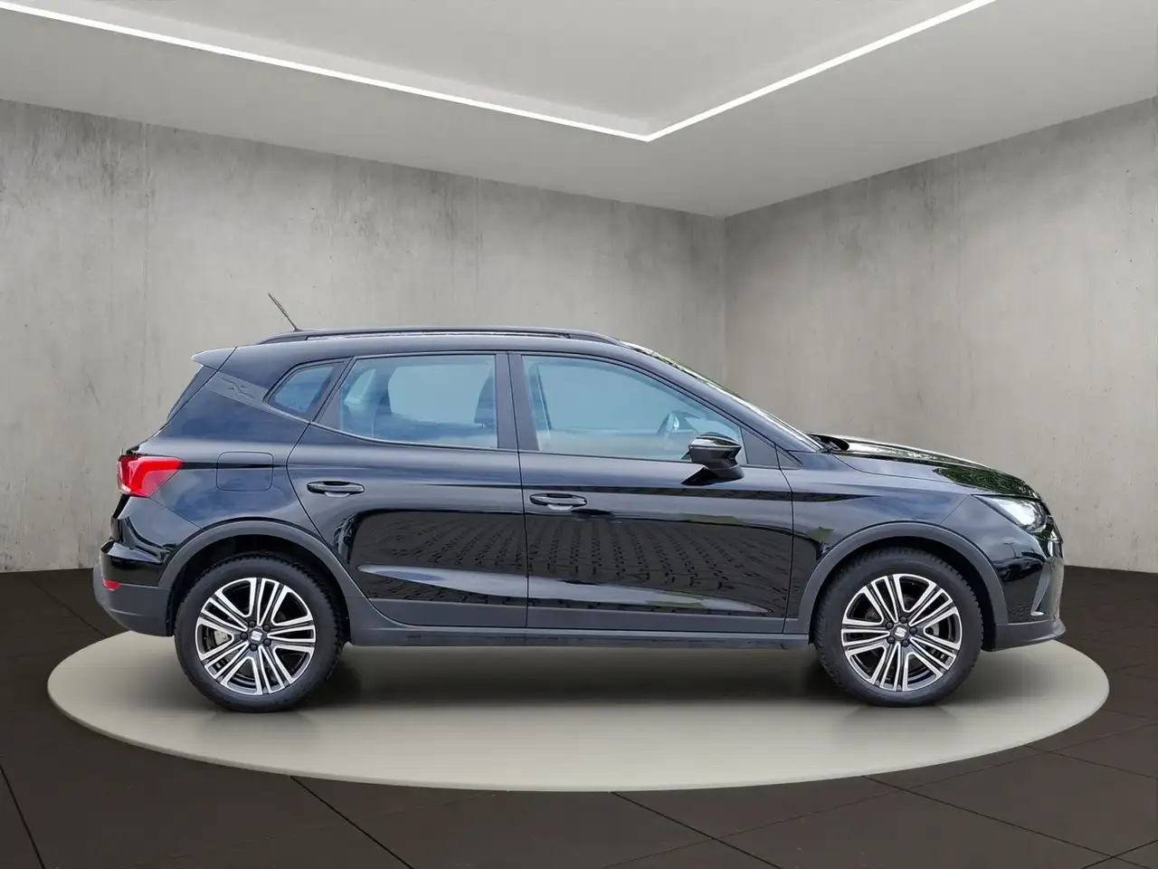 SEAT Arona Road Edition 1,0 DSG, Allwetterreifen — معرض صور السيارة 6