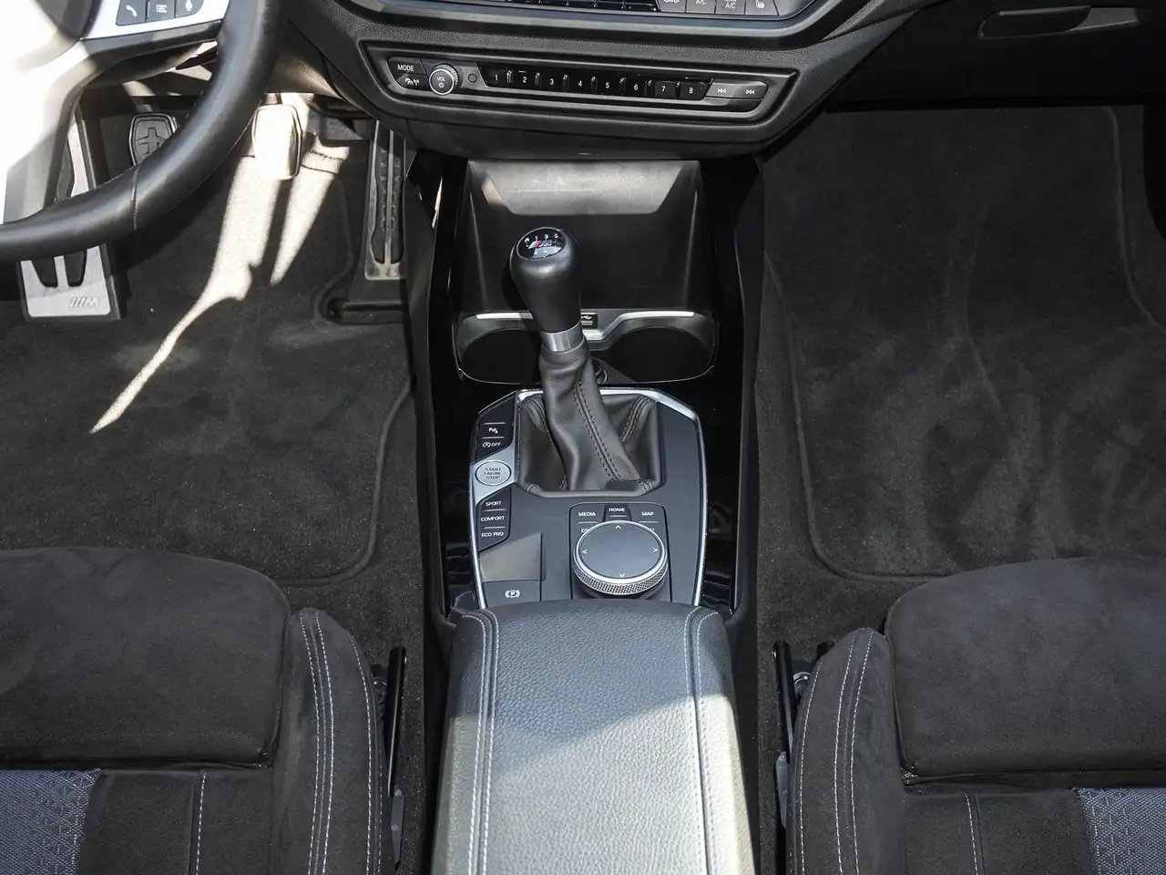 BMW 118 i M Sport RFK NAVI LED Sound Syst. PDC V+H — Galería del vehículo 11