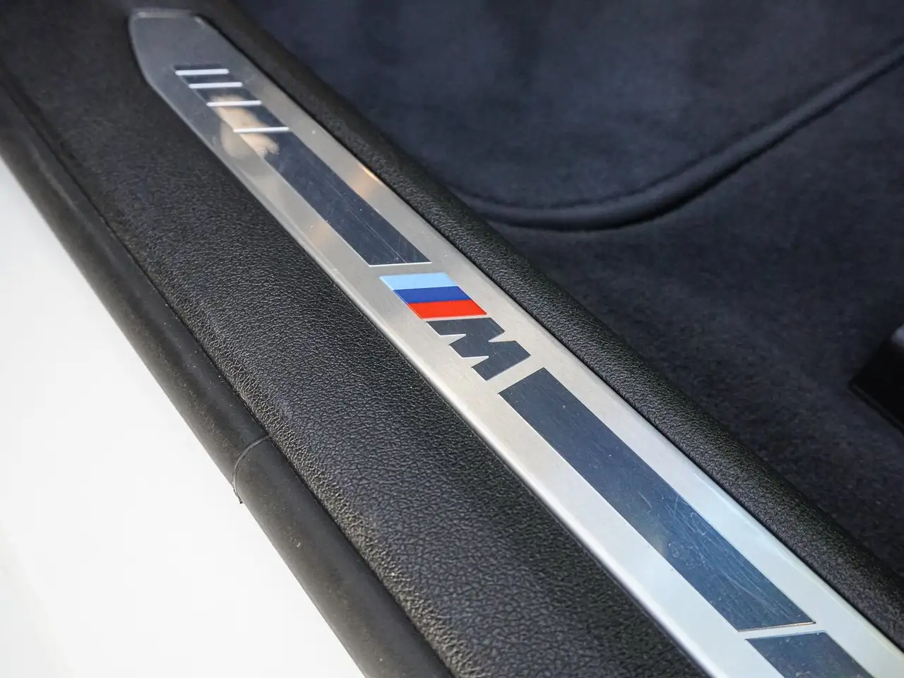 BMW 118 i M Sport RFK NAVI LED Sound Syst. PDC V+H — Galería del vehículo 16