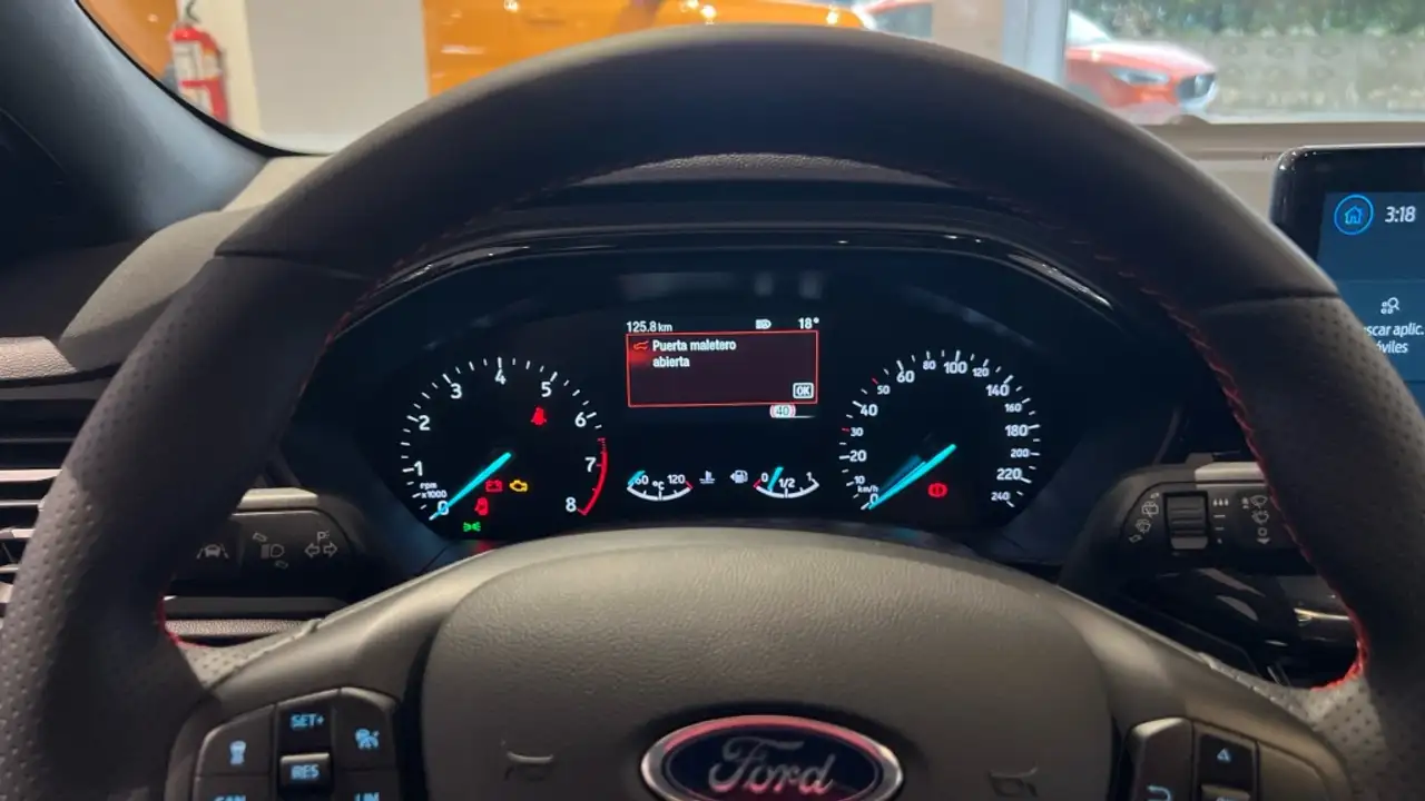 Ford Focus 1.0 ECOBOOST MHEV 92KW ST-LINE 125 5P — معرض صور السيارة 15