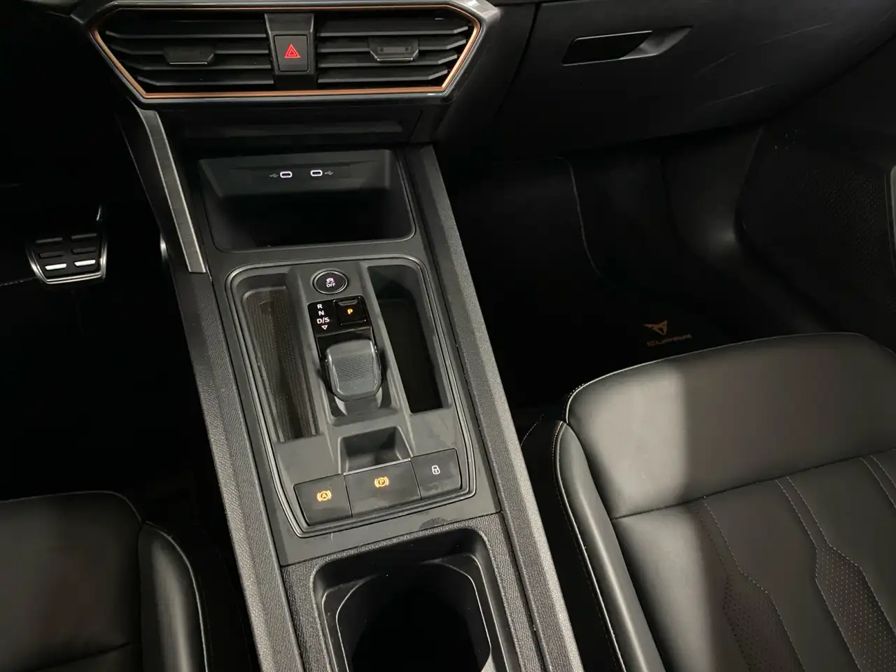 CUPRA Formentor VZ 2.0TSI DSG 4Drive LED ACC Navi — Vehicle gallery 8