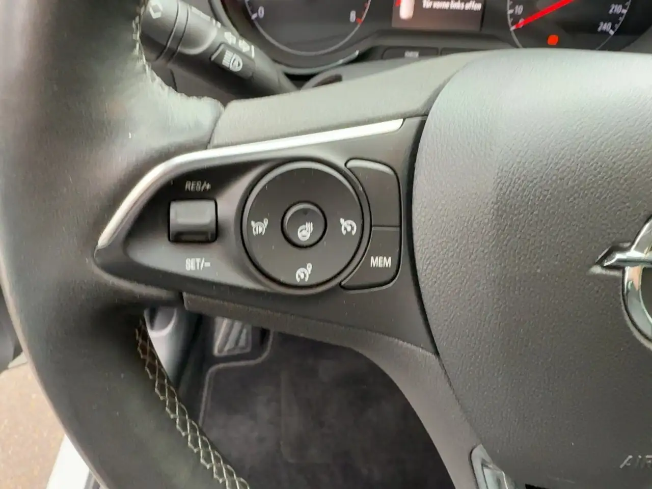 Opel Crossland AT6 Enjoy LED/Navi/SHZ/LHZ/PDC/Kamera — معرض صور السيارة 16