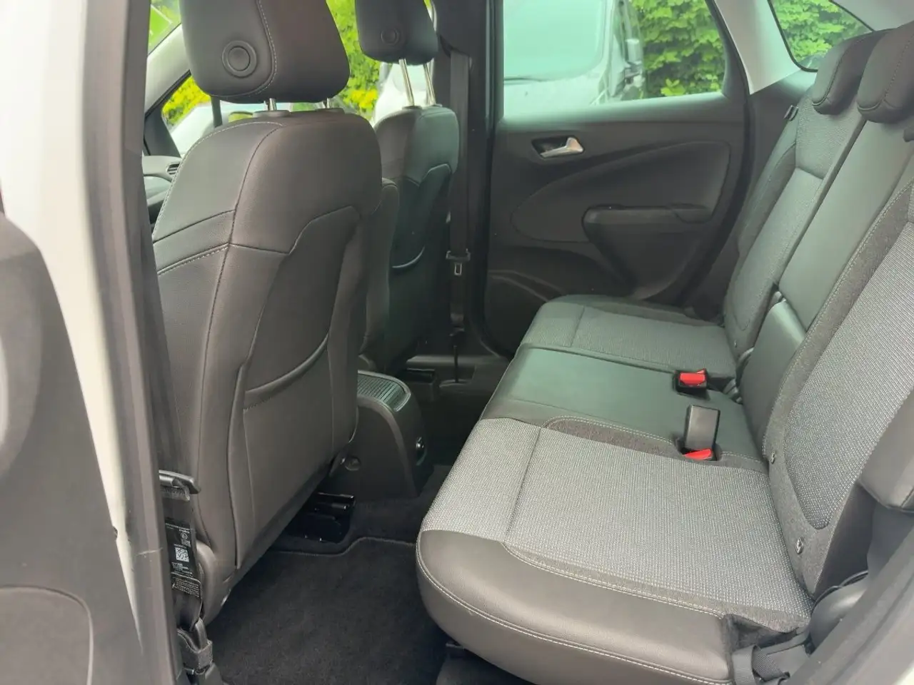 Opel Crossland AT6 Enjoy LED/Navi/SHZ/LHZ/PDC/Kamera — معرض صور السيارة 14