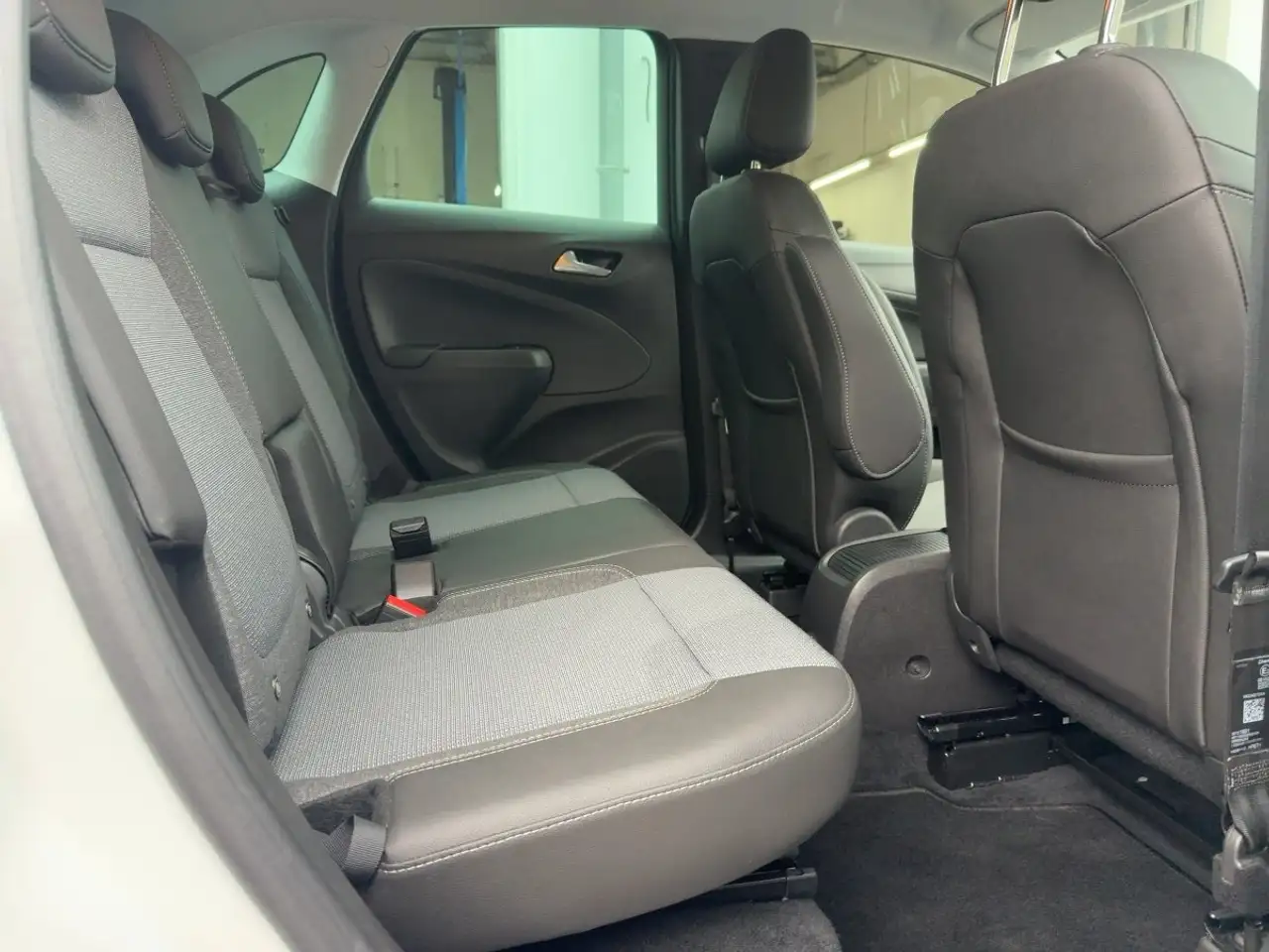 Opel Crossland AT6 Enjoy LED/Navi/SHZ/LHZ/PDC/Kamera — معرض صور السيارة 11
