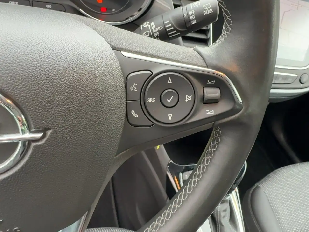 Opel Crossland AT6 Enjoy LED/Navi/SHZ/LHZ/PDC/Kamera — معرض صور السيارة 17