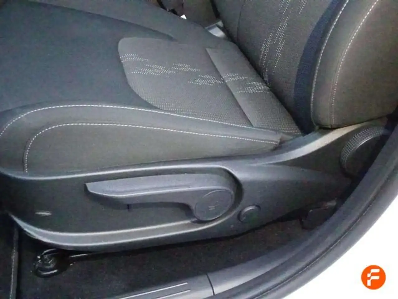 Kia Sportage 1.6 T-GDi PHEV 198kW (265CV) Drive 4x4 — معرض صور السيارة 26