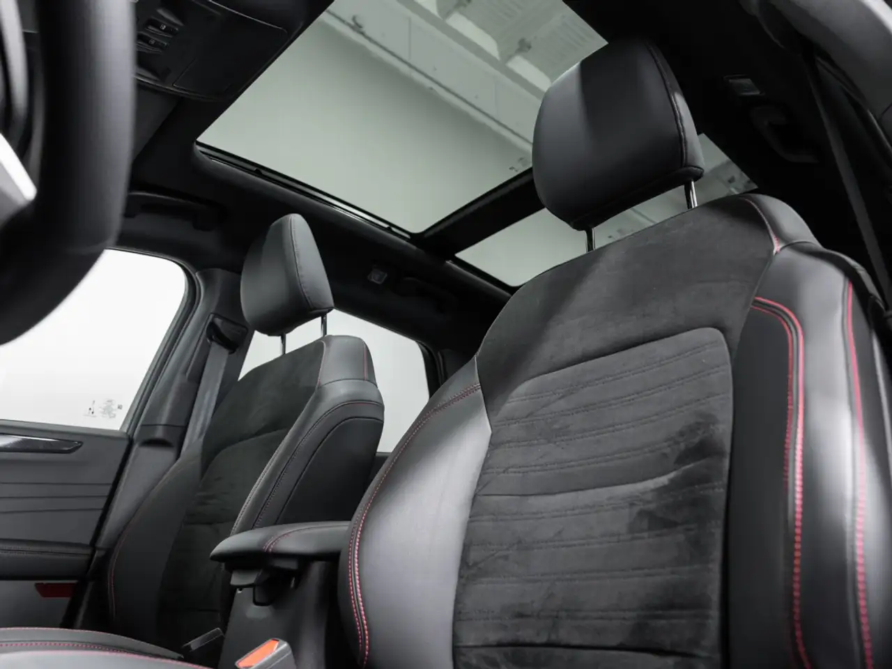 Ford Kuga ST-Line X*PANO*AHK*KAM*ACC*NAVI*SOUND-SYS. LED Pan — Vehicle gallery 9