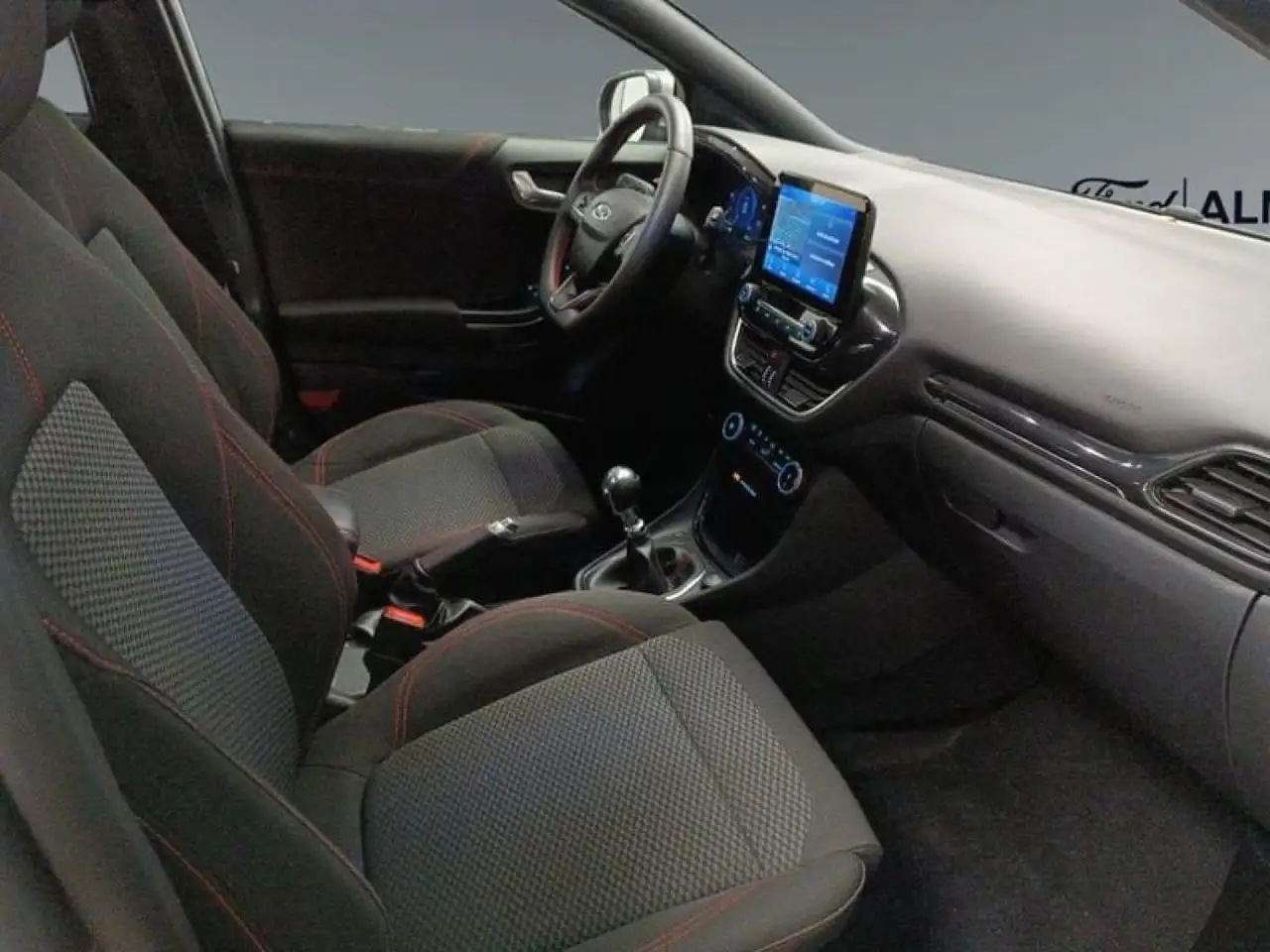 Ford Puma 1.0 EcoBoost MHEV Titanium 125 — معرض صور السيارة 2
