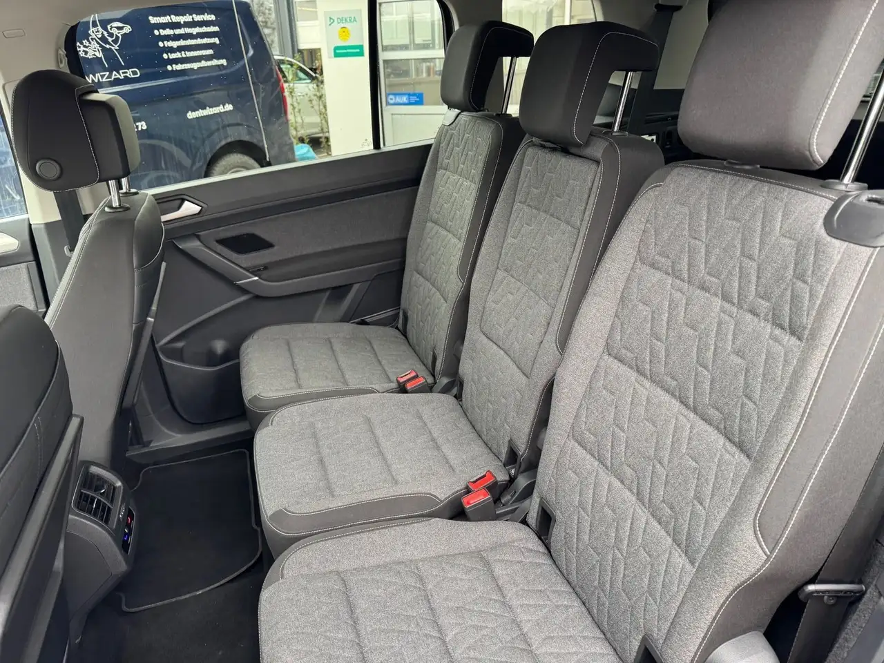 Volkswagen Touran 1.5 TSI 7-Sitzer+SHZ+RFK+CARPLAY — معرض صور السيارة 7