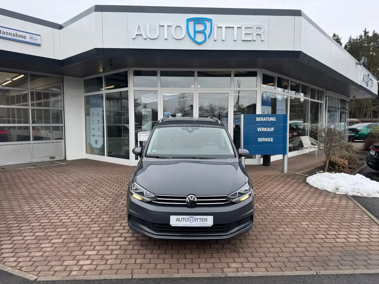 Volkswagen Touran 1.5 TSI 7-Sitzer+SHZ+RFK+CARPLAY — معرض صور السيارة 2