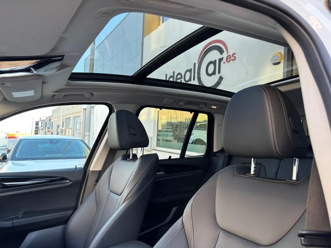 BMW X3 xDrive 30e xLine — معرض صور السيارة 32