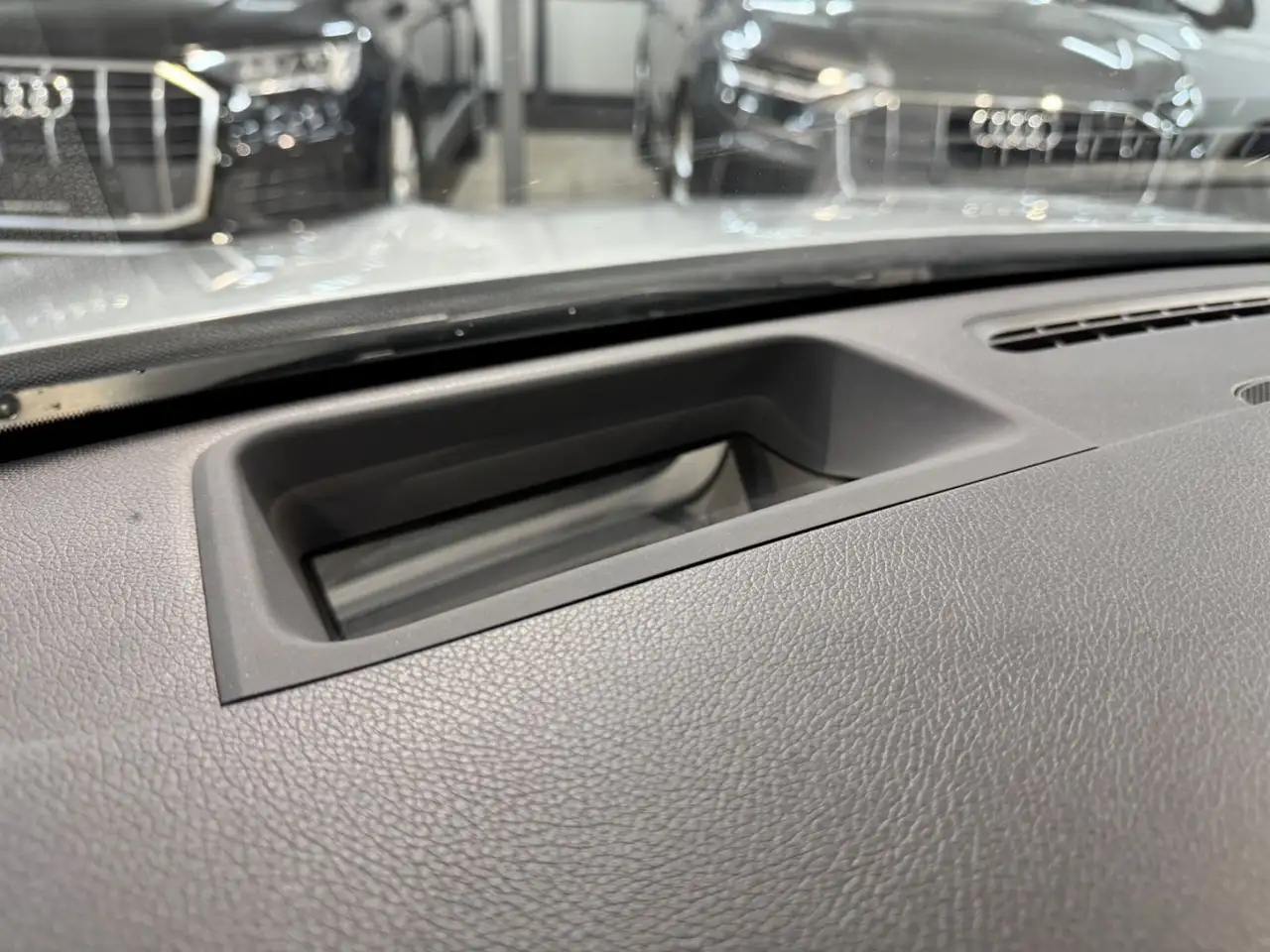 Mercedes-Benz CLA 250 4M Coupe*AMG PREMIUM+*TECHNK*BRMS*PANO — معرض صور السيارة 16