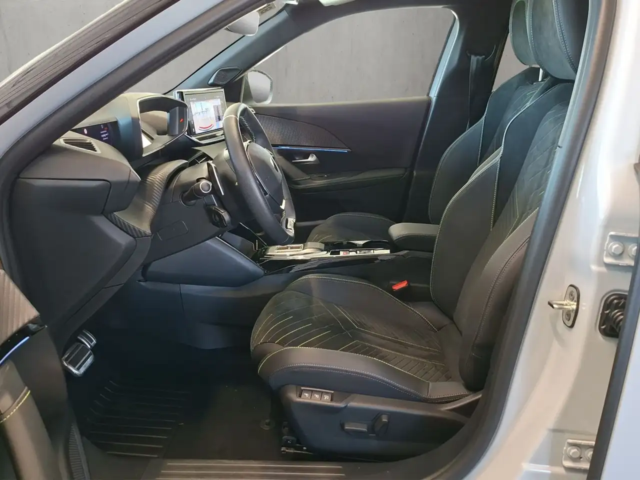 Peugeot 2008 GT 130 EAT 8 — Galería del vehículo 9