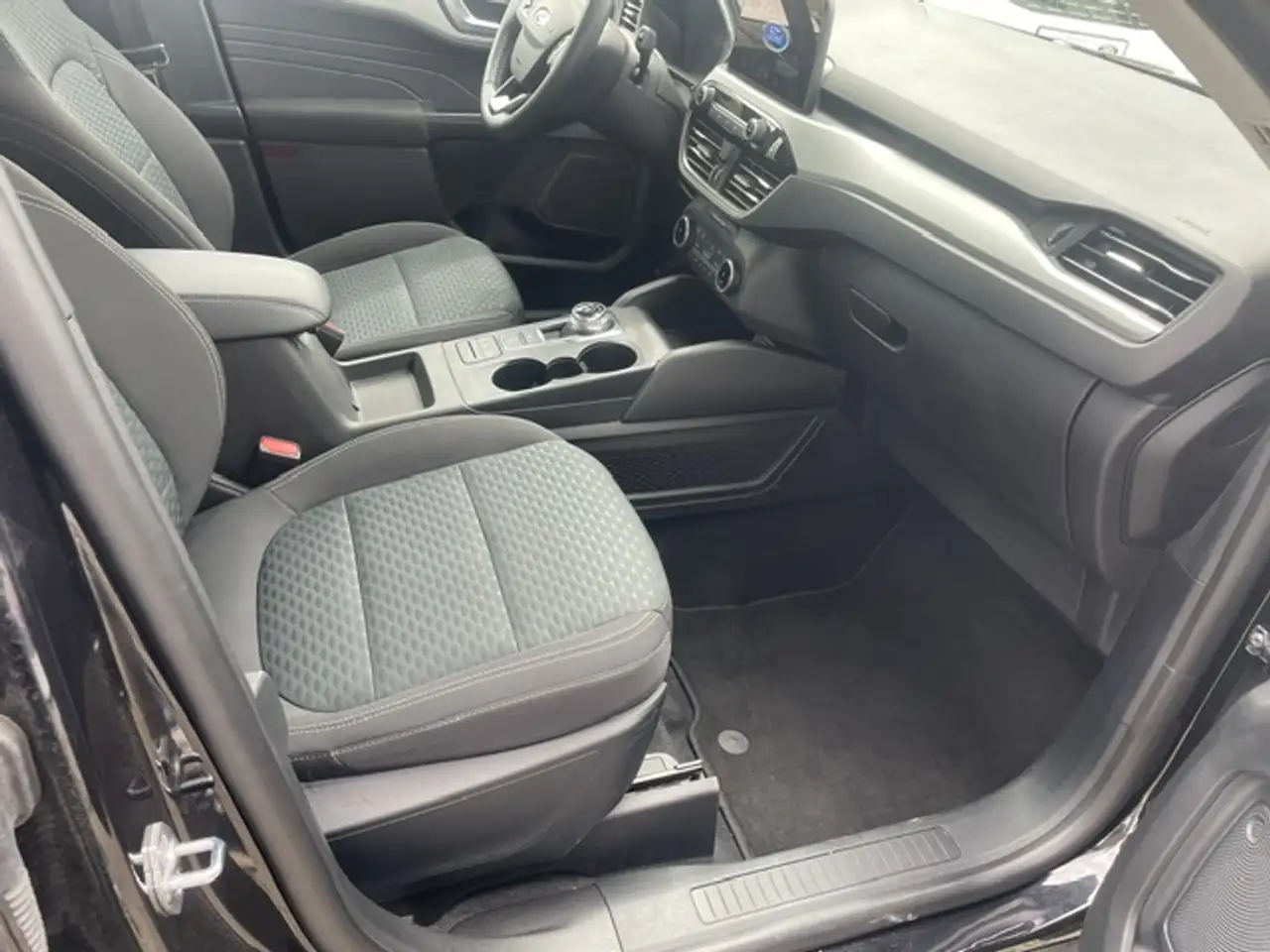 Ford Kuga Cool & Connect PHEV — معرض صور السيارة 7
