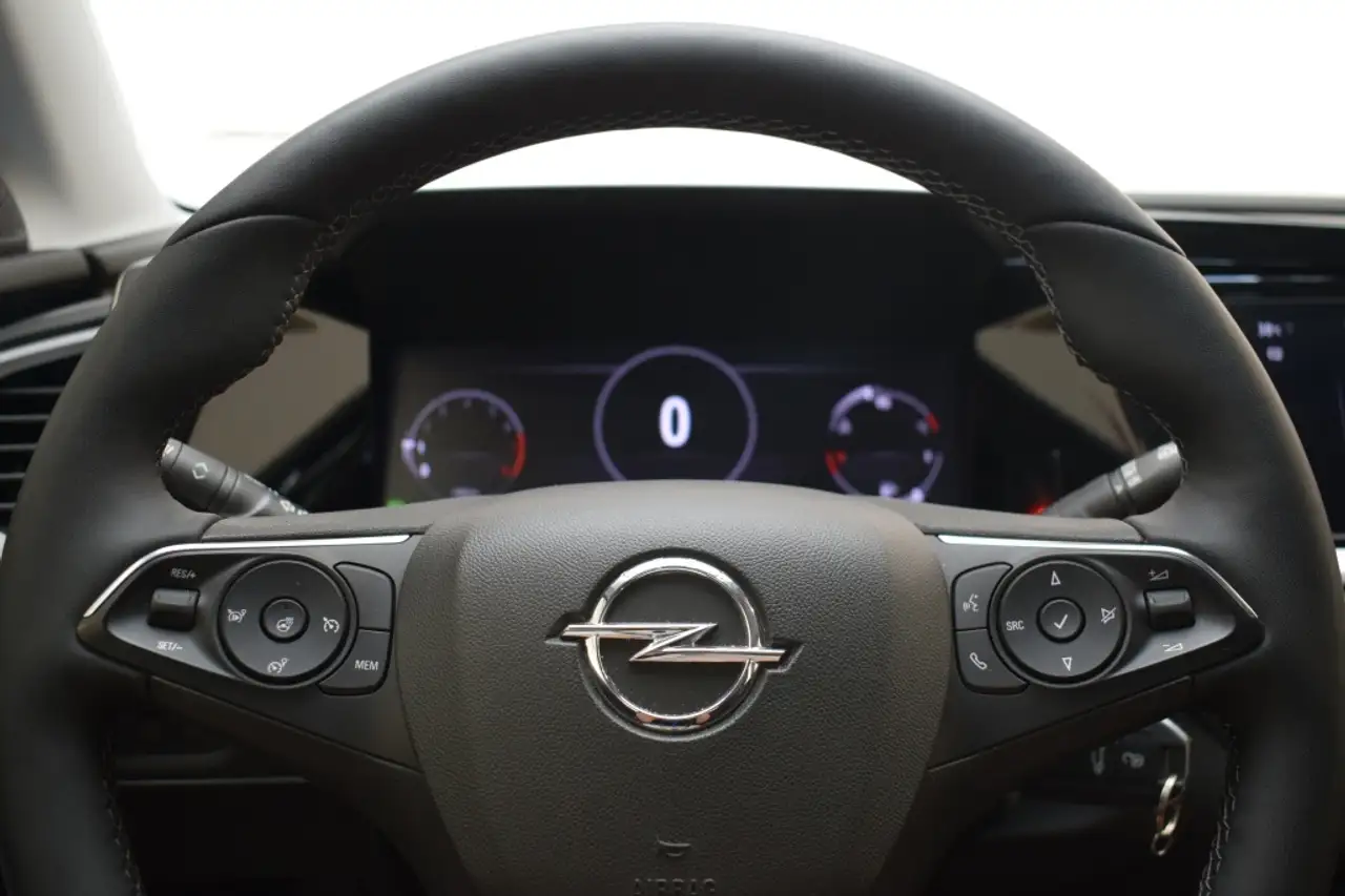 Opel Grandland 1.2T S&S GS 130 — معرض صور السيارة 12