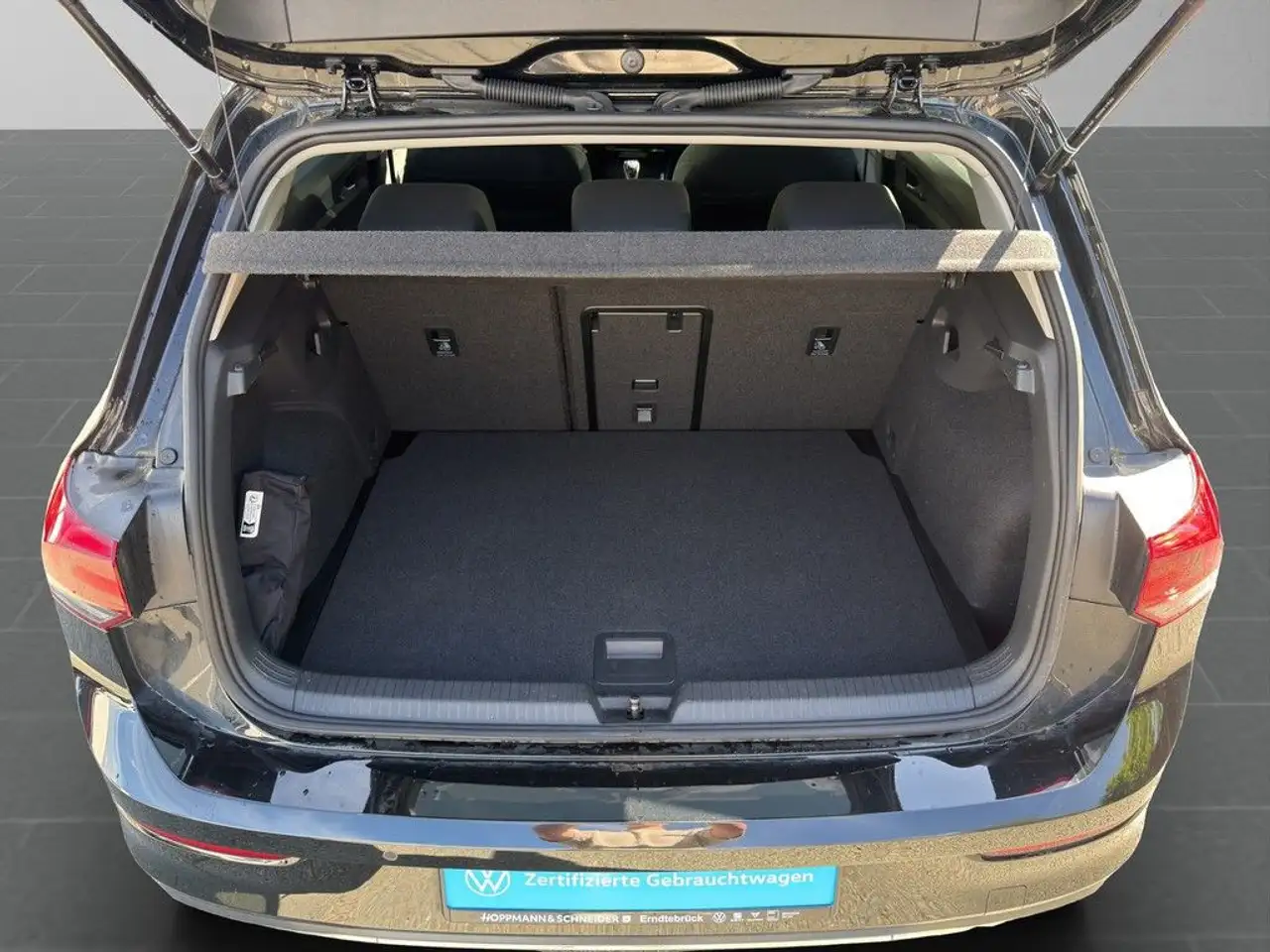 Volkswagen Golf 1.5 TSI Style NAVI-LEDPLUS-RFK-KLIMA — Vehicle gallery 17