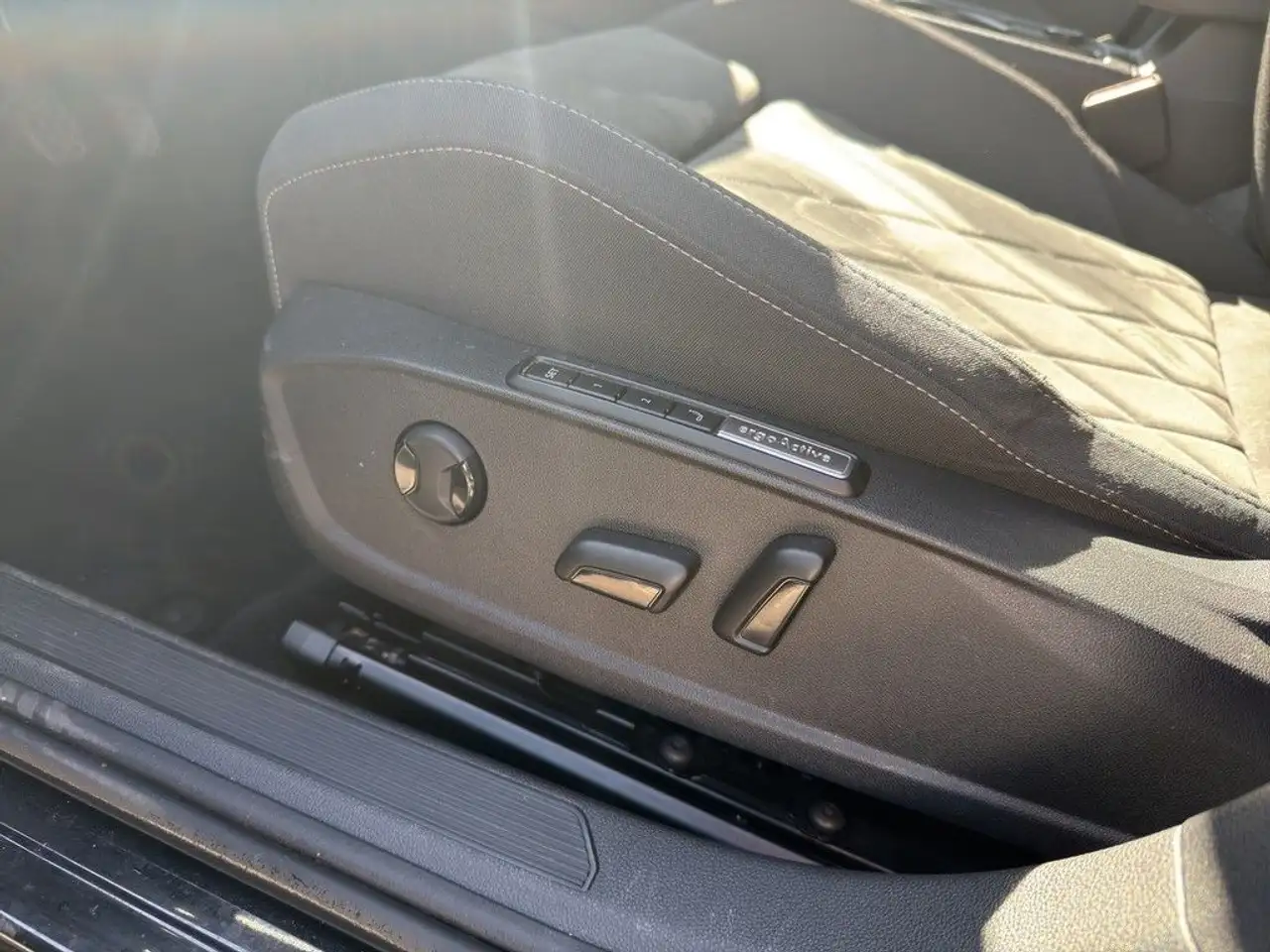 Volkswagen Golf 1.5 TSI Style NAVI-LEDPLUS-RFK-KLIMA — Vehicle gallery 19