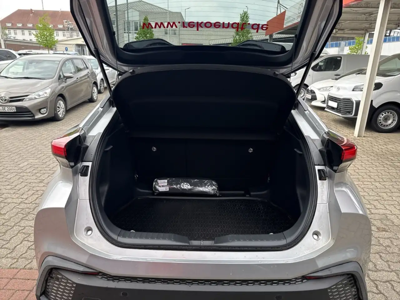 Toyota C-HR 1.8 Hybrid Team Deutschland ACC RFK SHZ LHZ NAVI D — Galería del vehículo 7