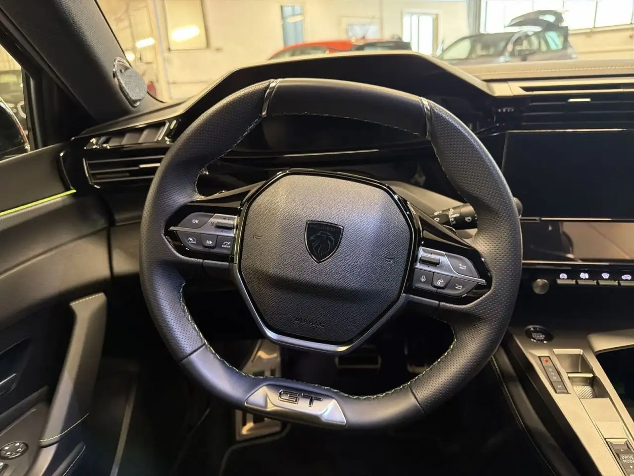 Peugeot 308 GT PureTech 130 EAT8 — معرض صور السيارة 9