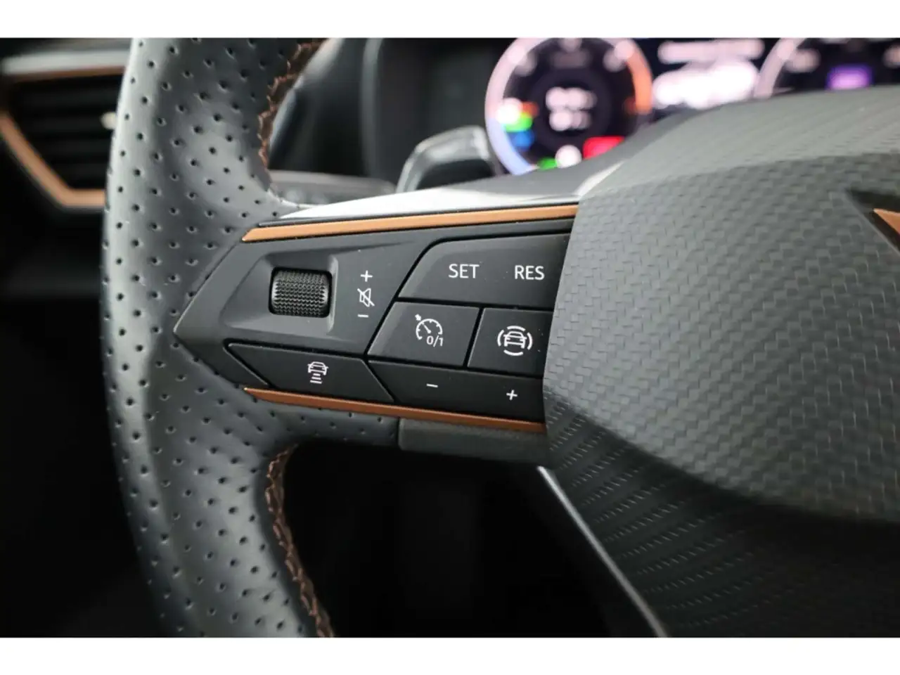CUPRA Formentor 1.4 e-Hybrid DSG LED/ACC/CarPlay/SH — Vehicle gallery 13