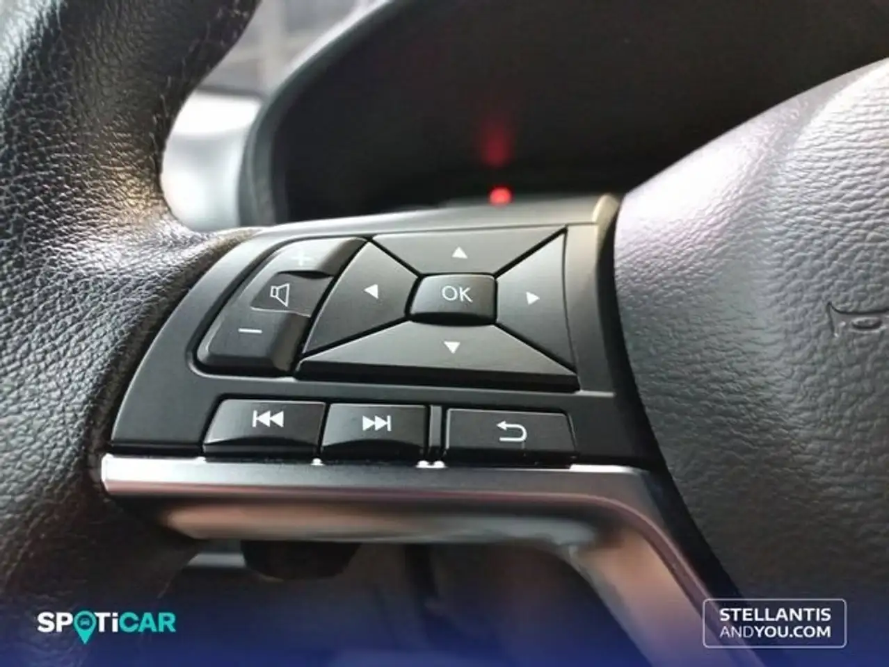 Nissan Juke 1.0 DIG-T N-Connecta 4x2 DCT 7 84kW — Vehicle gallery 18
