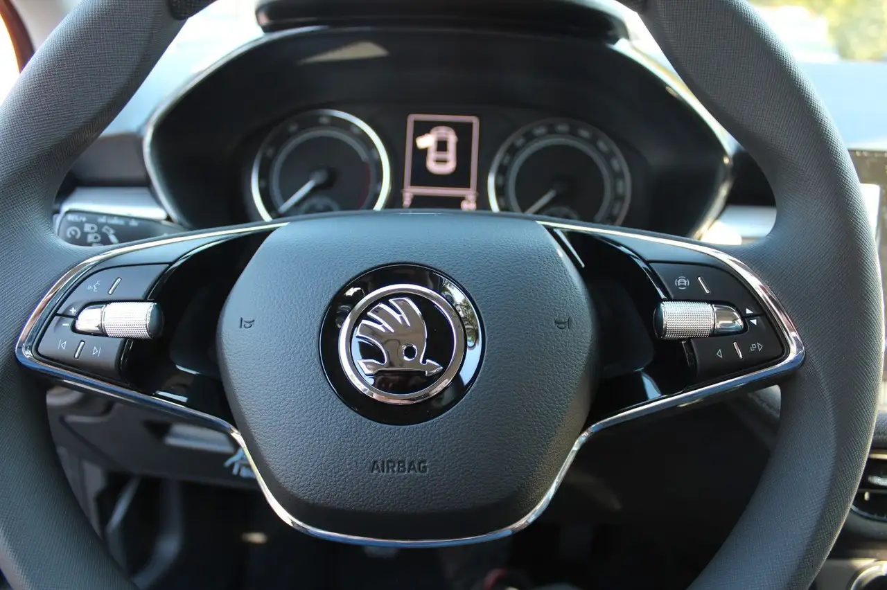Skoda Fabia 1.0l TSI 70kW AMBITION — معرض صور السيارة 8