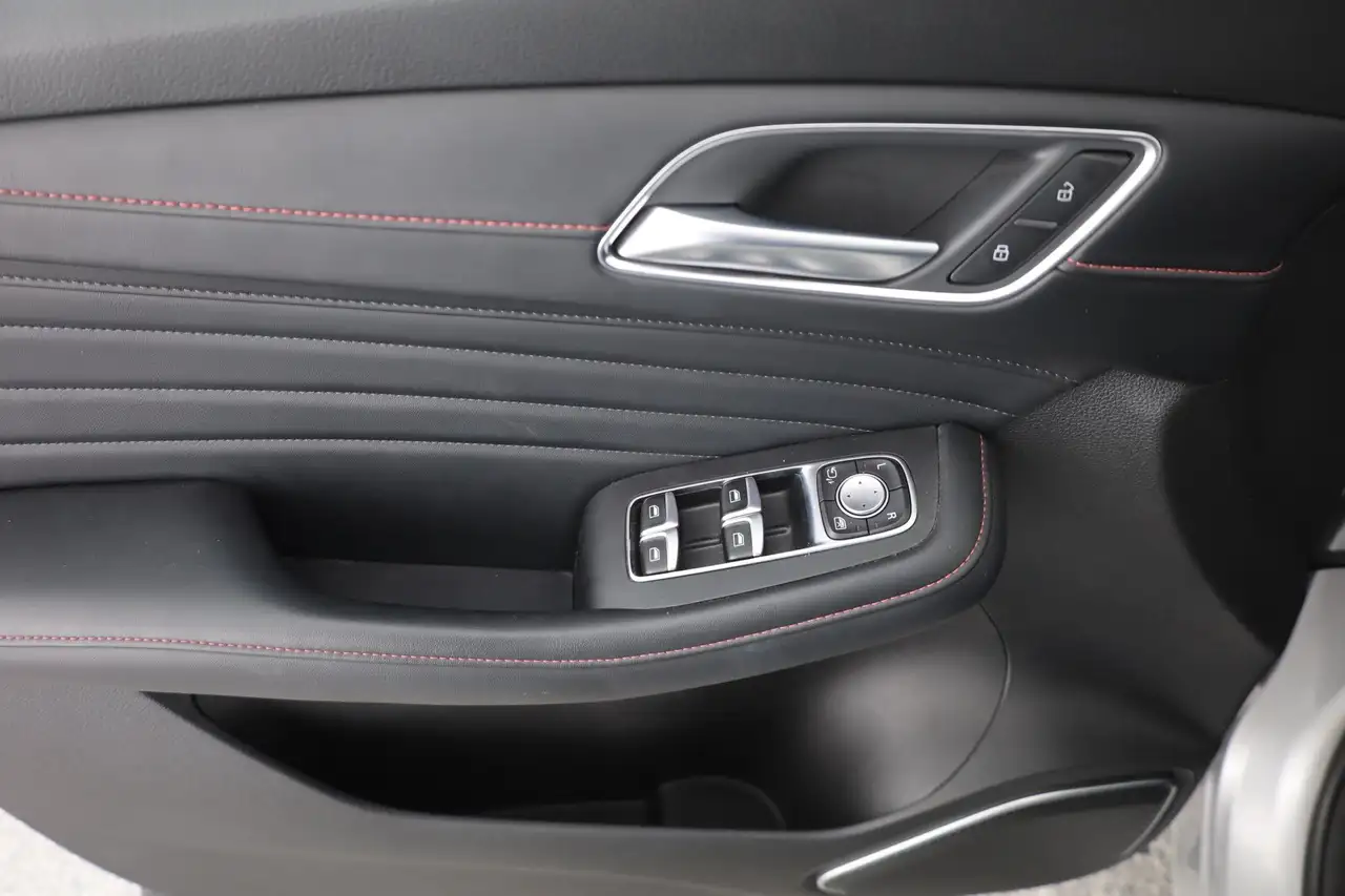 MG HS 1.5 T-GDI Luxury Aut. LED ACC Navi 360° Pano — Galerie du véhicule 20