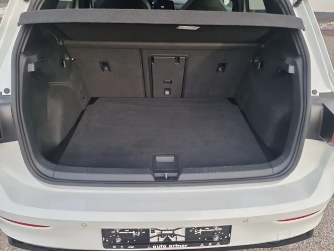 Volkswagen Golf VIII 1.5 eTSI R-LINE "BLACK-STYLE" LED-PLUS KAMER — معرض صور السيارة 9