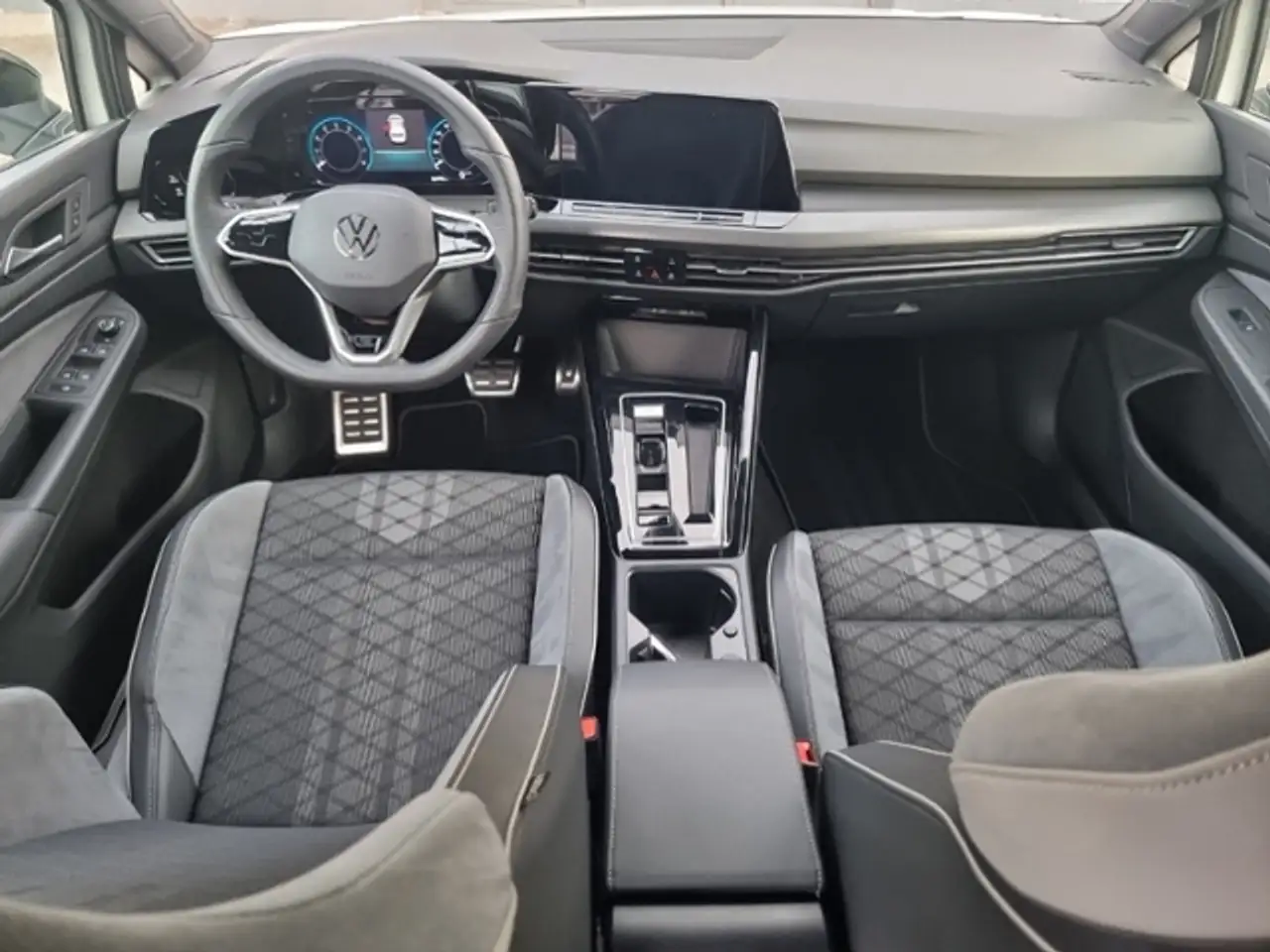 Volkswagen Golf VIII 1.5 eTSI R-LINE "BLACK-STYLE" LED-PLUS KAMER — معرض صور السيارة 10