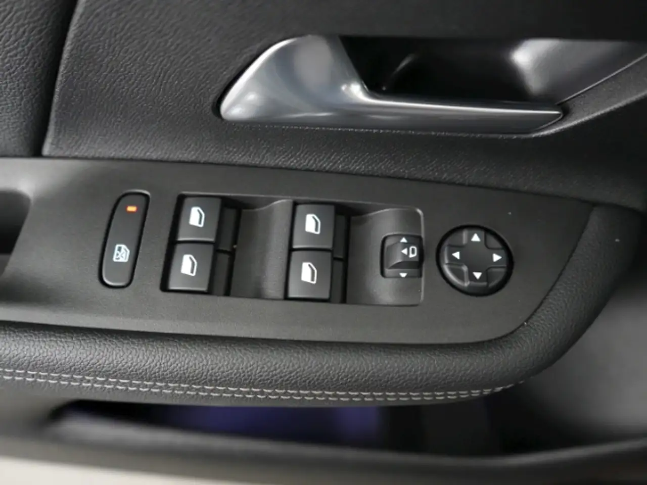 Opel Mokka B BLACK AT+NAVI+RÜCKFAHRKAMERA+SITZ-/LENKRADHEIZUN — Galería del vehículo 19