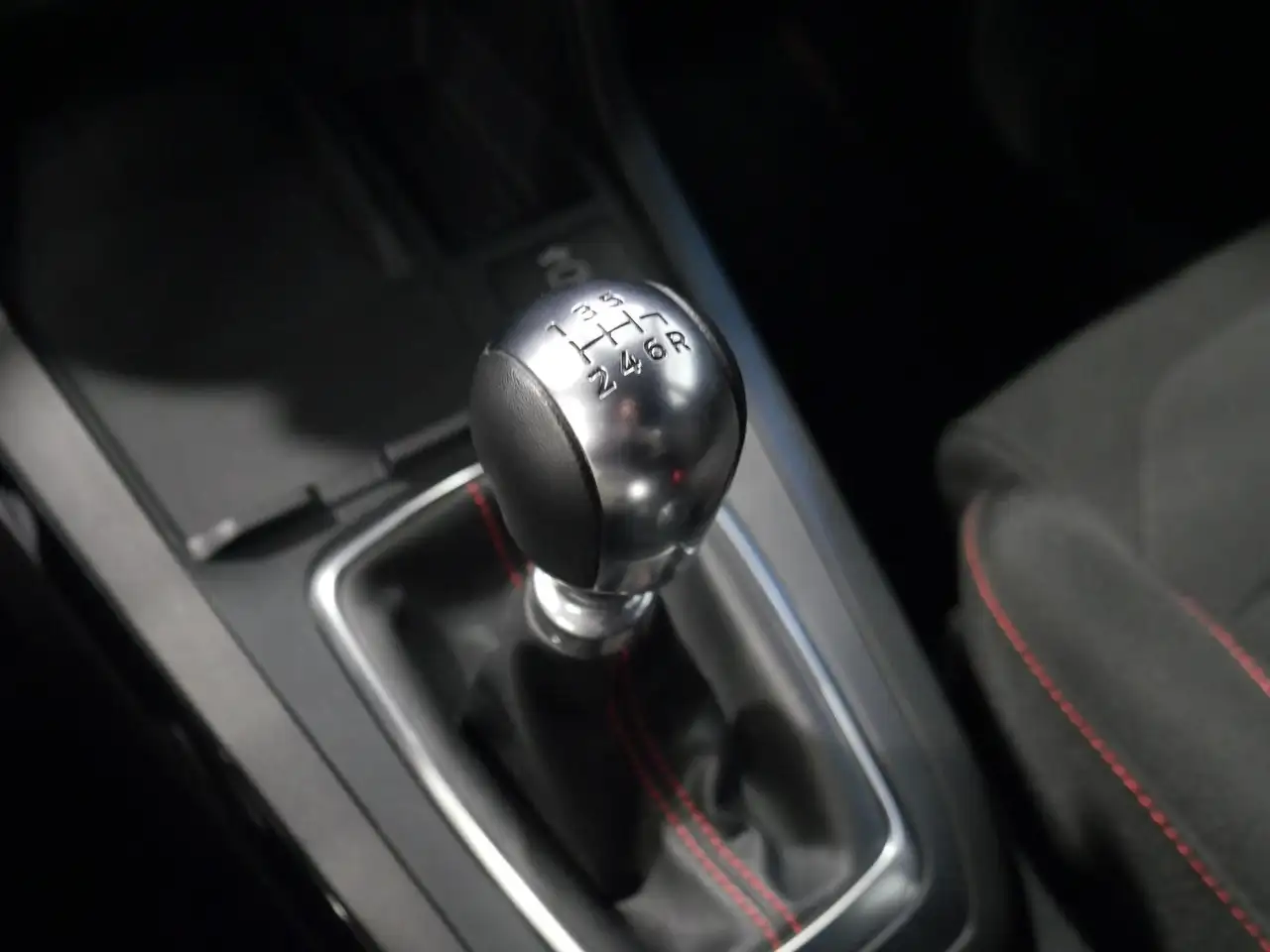 Ford Puma 1.0 EcoBoost MHEV ST-Line 125 — معرض صور السيارة 15