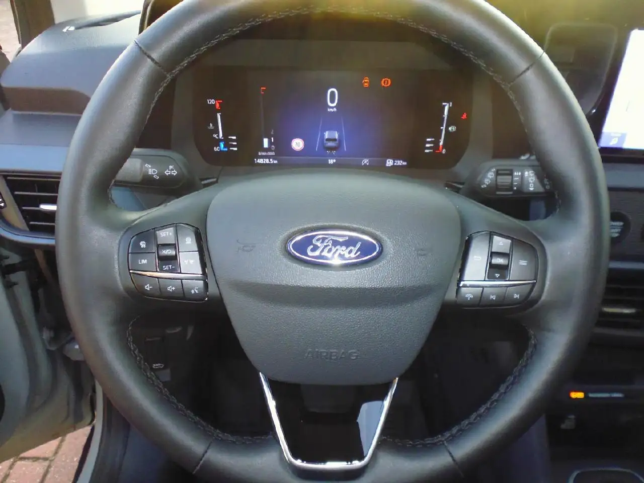 Ford Tourneo Courier Active — Vehicle gallery 17
