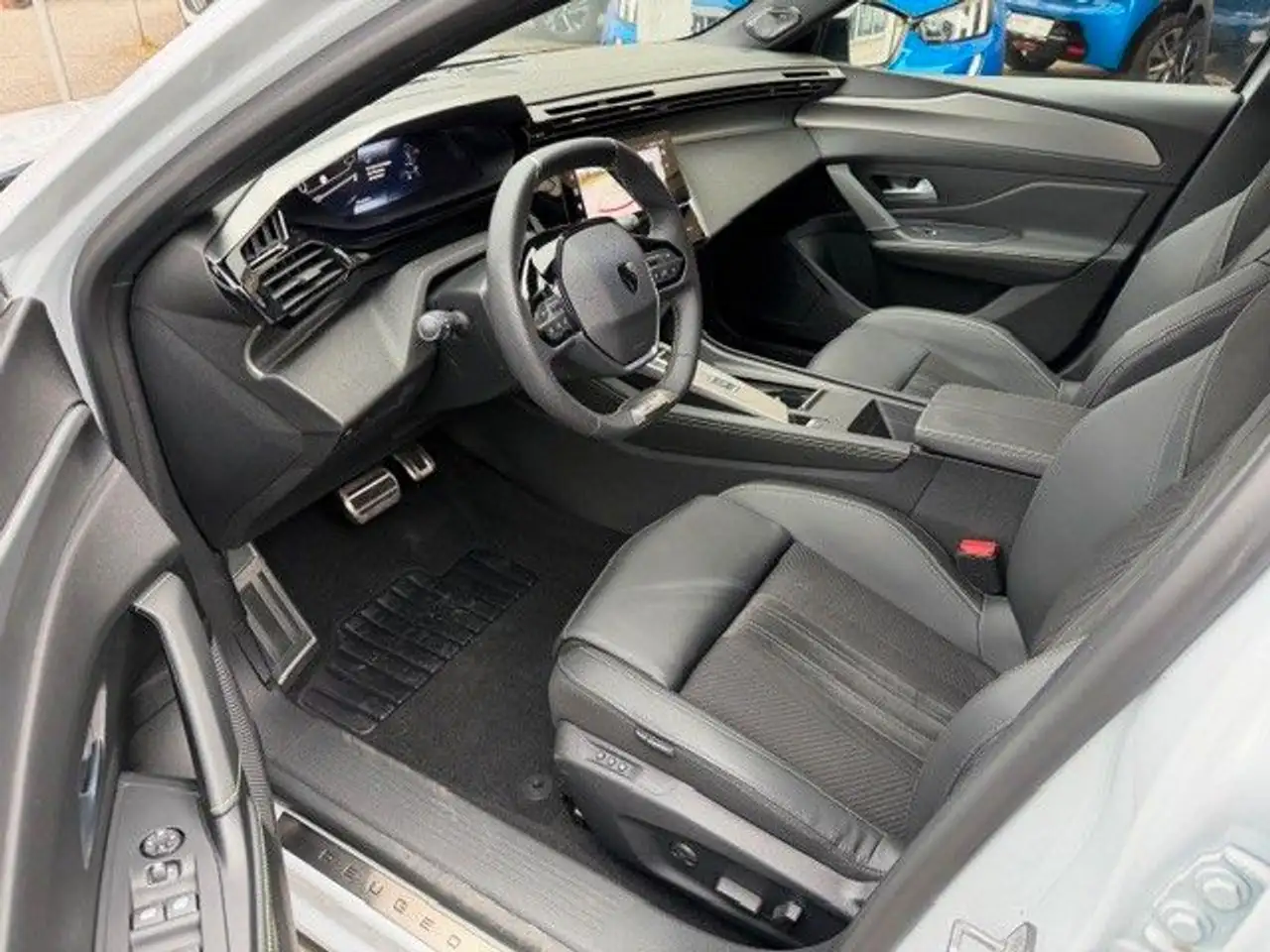 Peugeot 408 PureTech 130 EAT8 GT, AHK, FOCAL,360°K.,1.Hd — Vehicle gallery 12