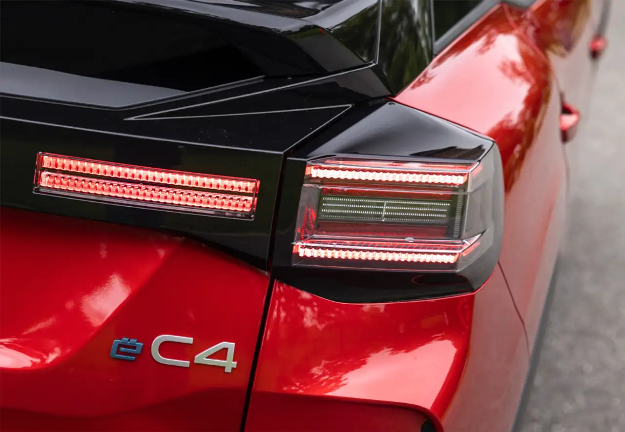 Citroen C4 Hybrid Max eDSC6 136 — معرض صور السيارة 7