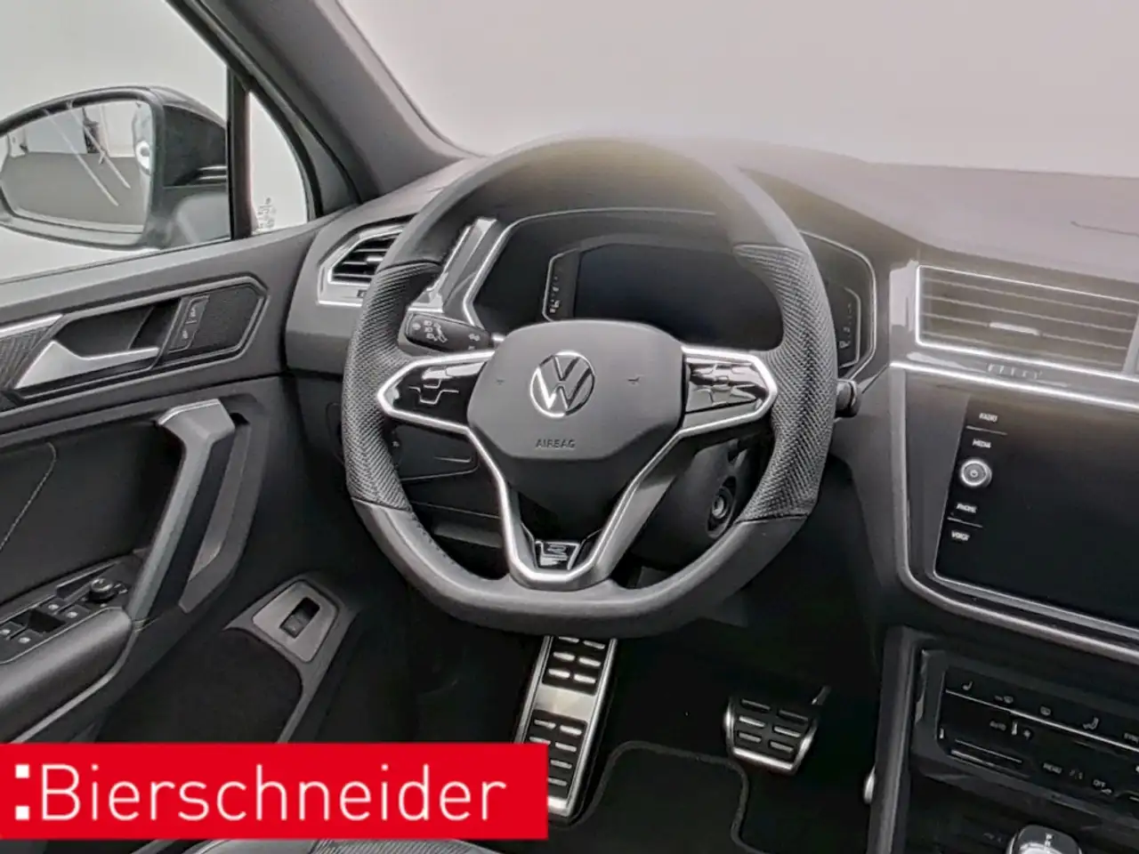 Volkswagen Tiguan 1.5 TSI DSG R-Line BLACK-STYLE PANO AHK KAMERA — Galería del vehículo 13