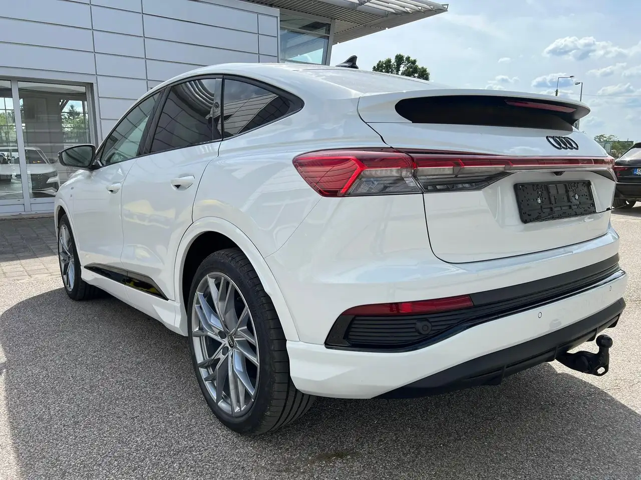 Audi Q4 e-tron Q4 Sportback 40 e-tron AHK MagRide Matrix S-Line — Galería del vehículo 4