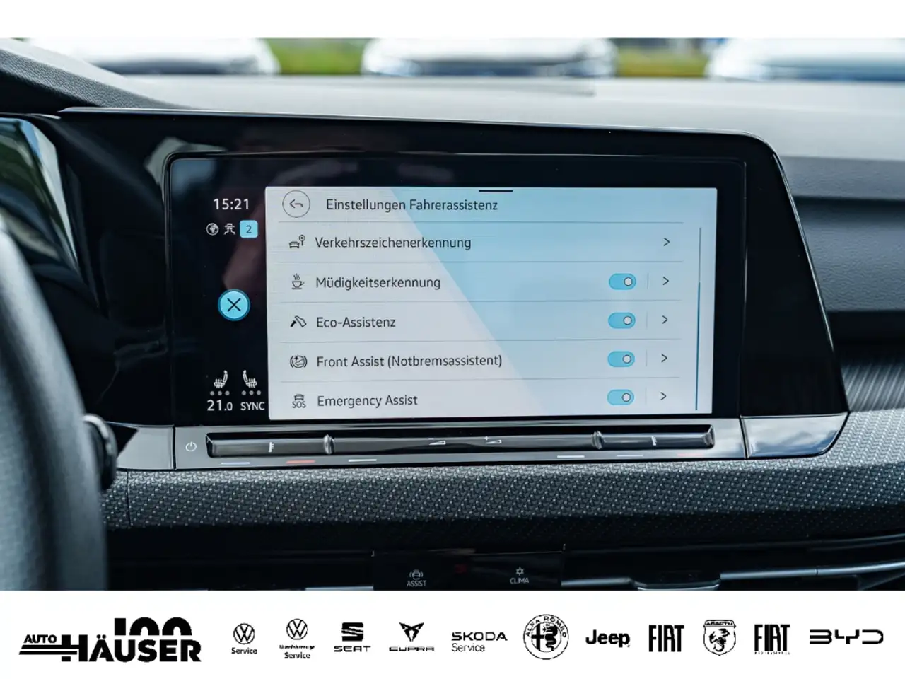 Volkswagen Golf VIII R-Line 1.5 eTSI DSG AHK H&K BLACK-STYLE NAVI — Vehicle gallery 25