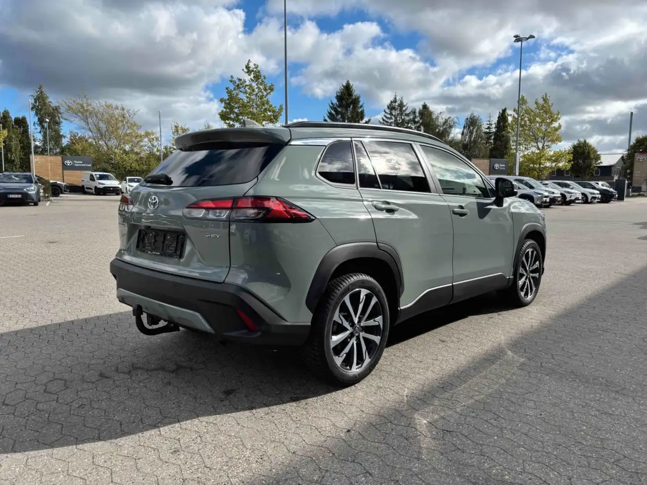 Toyota Corolla Cross 1.8 Hybrid Style Comfort BSM+AHK — Galerie du véhicule 2