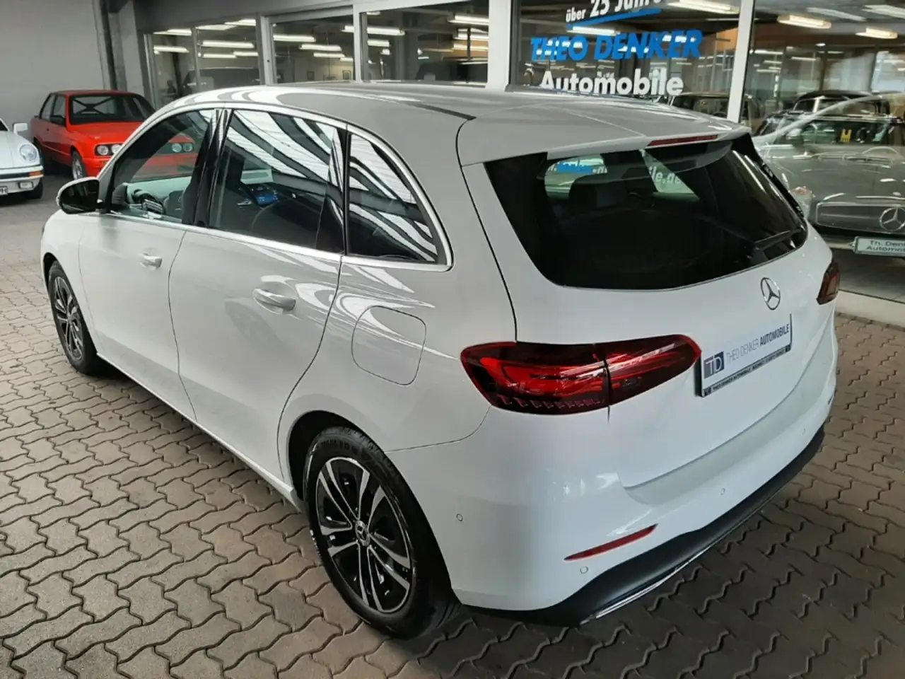 Mercedes-Benz B 180 Progressive Line Advanced — Galería del vehículo 2