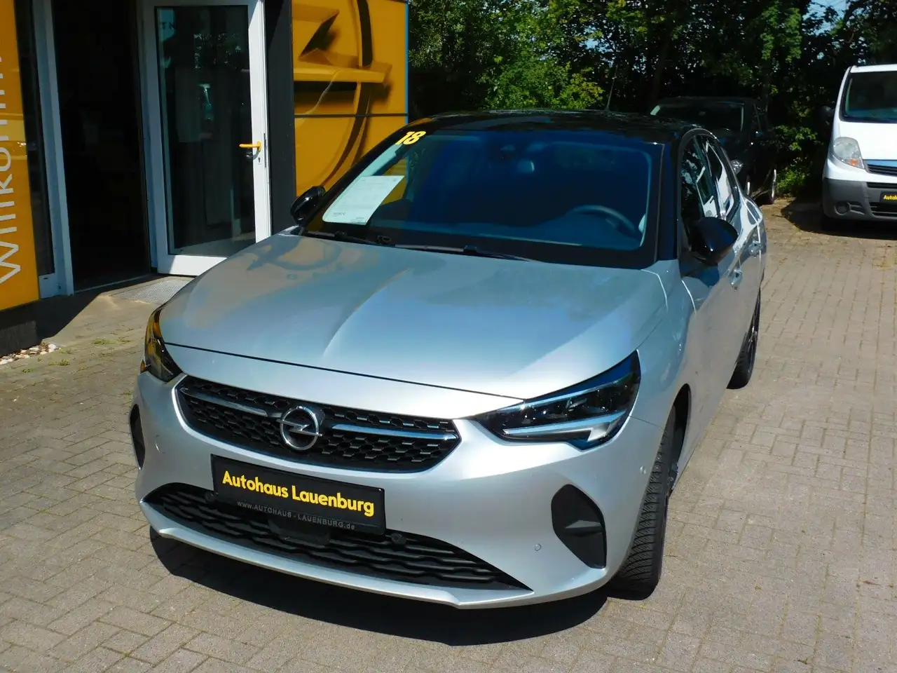 Opel Corsa F Elegance Automatik mit Style-Paket — Lauenburg