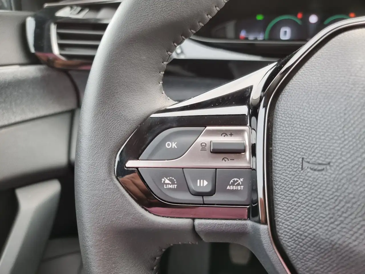 Peugeot 308 SW Allure PT130 - KLIMA-NAVI-SHZ-CARPLAY-CAM — Galerie du véhicule 28