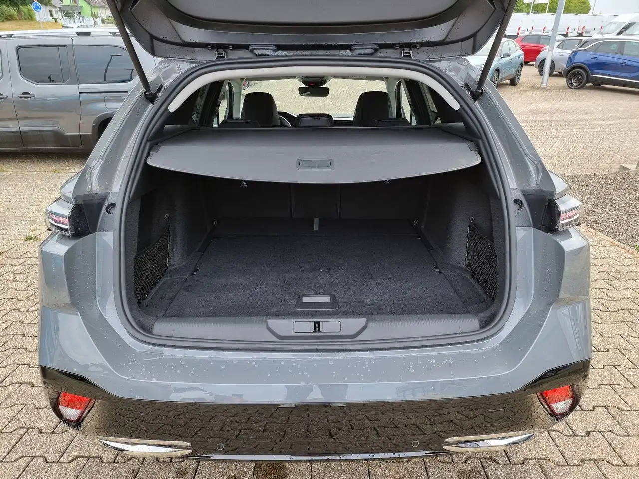 Peugeot 308 SW Allure PT130 - KLIMA-NAVI-SHZ-CARPLAY-CAM — Galerie du véhicule 10
