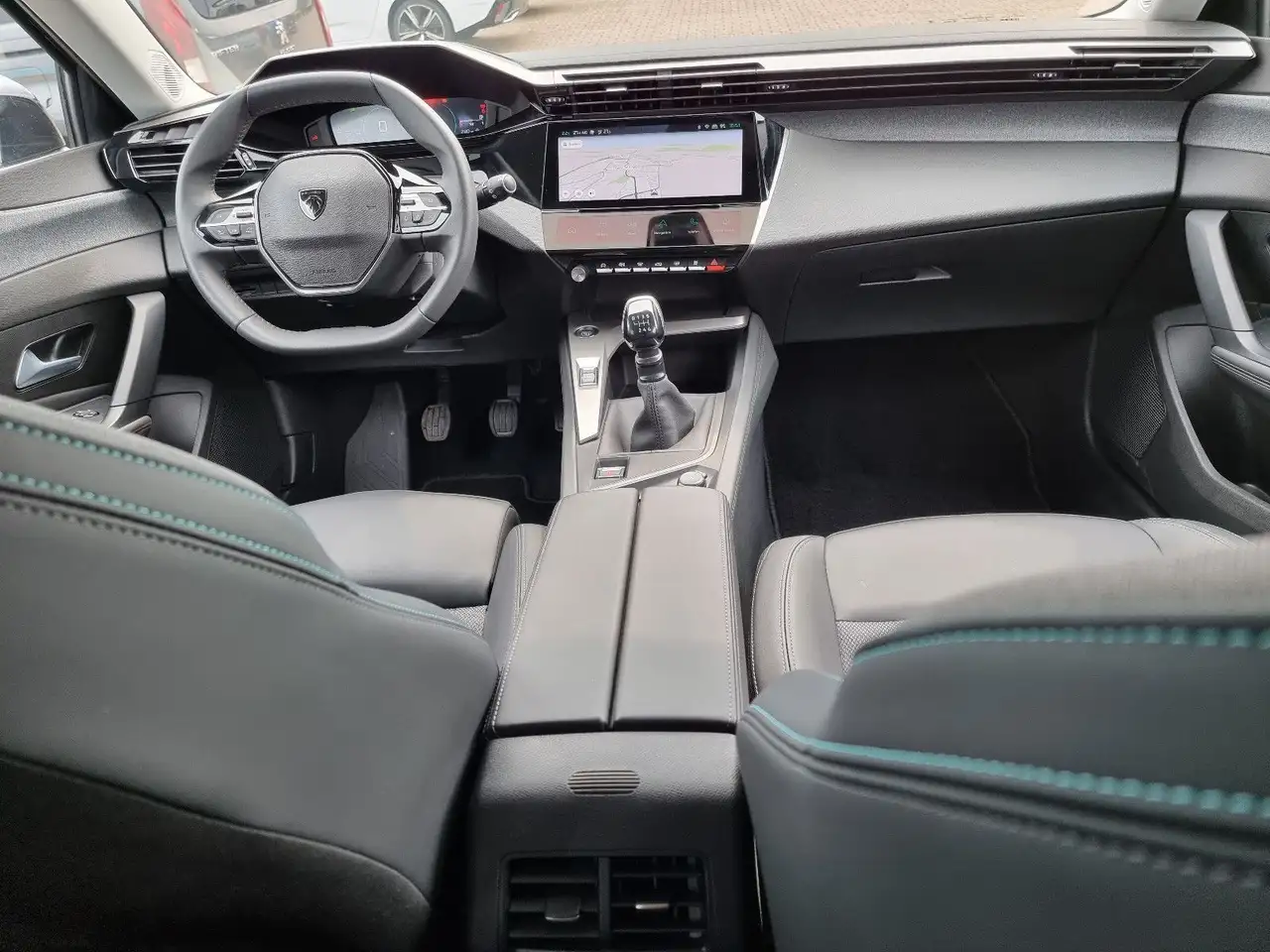 Peugeot 308 SW Allure PT130 - KLIMA-NAVI-SHZ-CARPLAY-CAM — Galerie du véhicule 16