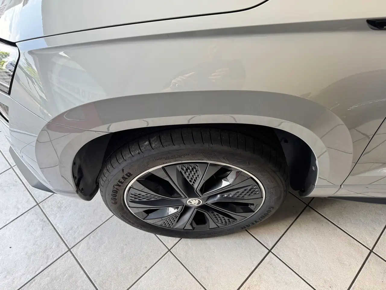 Skoda Karoq 1.5 TSI (150PS) DSG SPORTLINE AHK/MATRIX/NAVI/E... — معرض صور السيارة 2