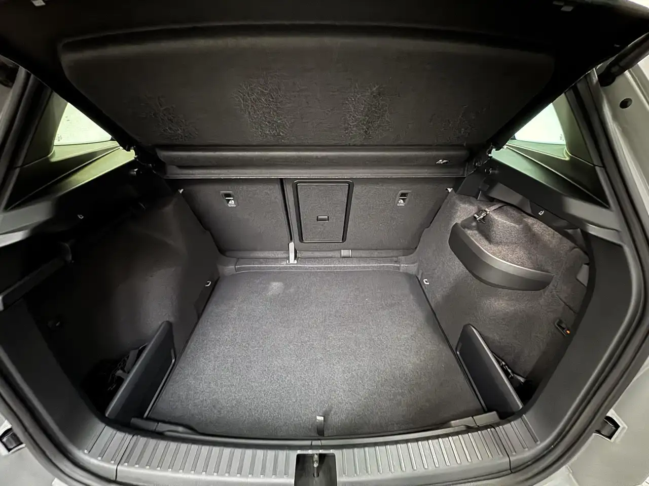 Skoda Karoq 1.5 TSI (150PS) DSG SPORTLINE AHK/MATRIX/NAVI/E... — معرض صور السيارة 7