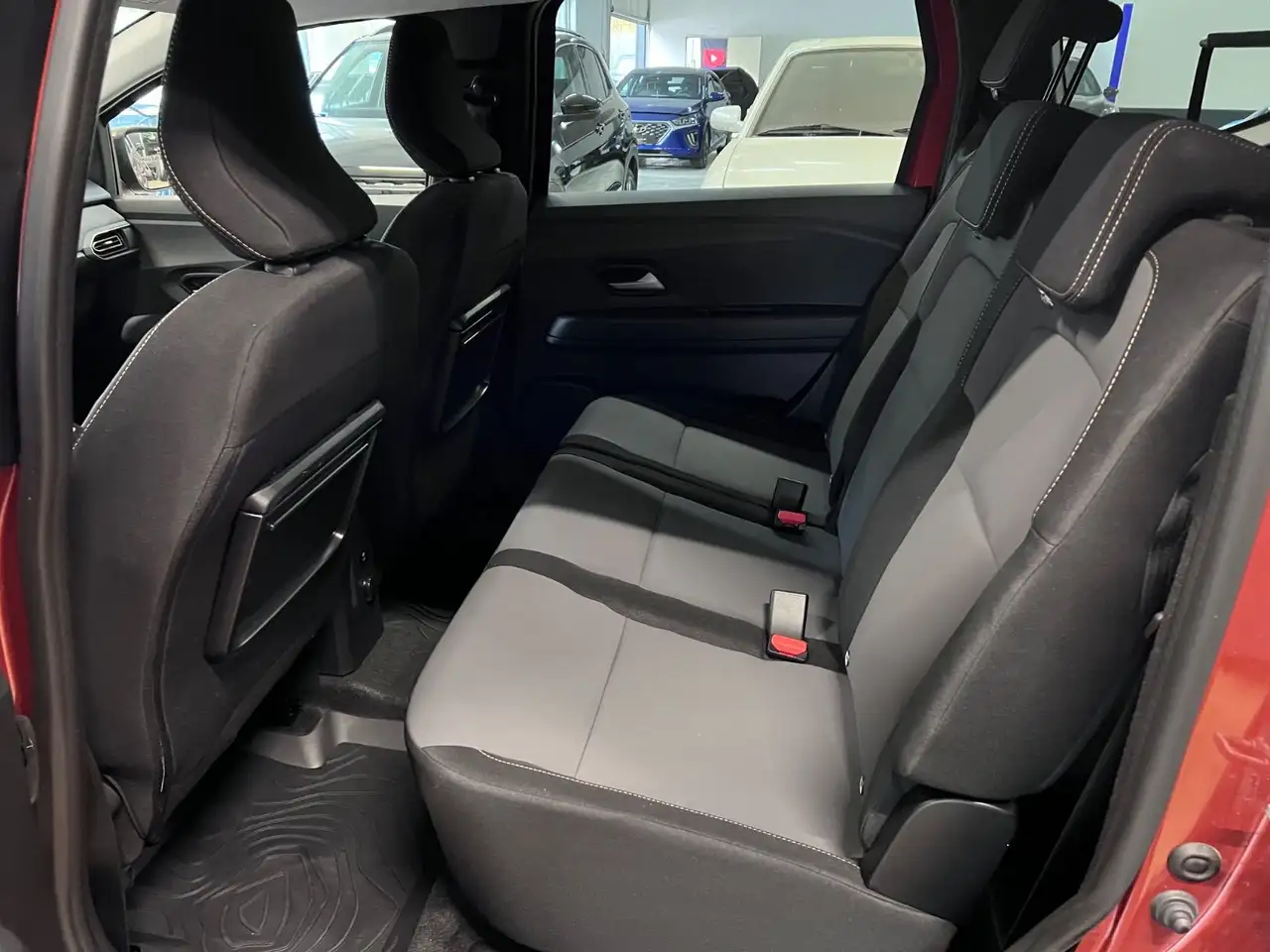 Dacia Jogger Extreme/Rollstuhlumbau/Kamera/Apple CarPl — Vehicle gallery 9
