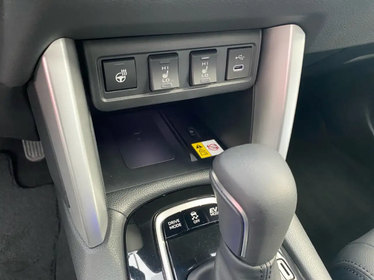 Toyota Corolla Cross Hybrid Lounge *4x4*360°*LED*Keyless* — Vehicle gallery 27